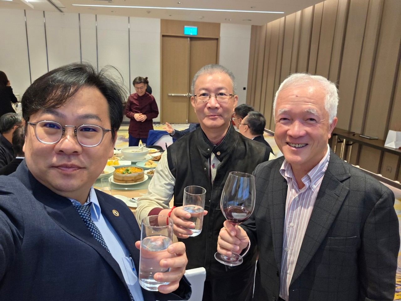 https://www.fssh.khc.edu.tw/ischool/temp/file/A_bWFpbl9tZW51KnVwbG9hZGVyX3VpZCoxNzQxODM2MDE5MjYx/8ae1fa5e6112f5409b5dd40de077f3a6.jpg